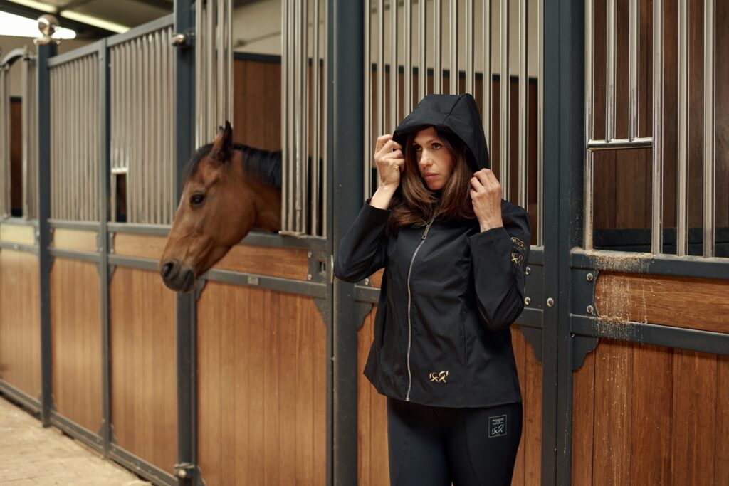 Black Zip-Up Hoodie Windbreaker — dettaglio