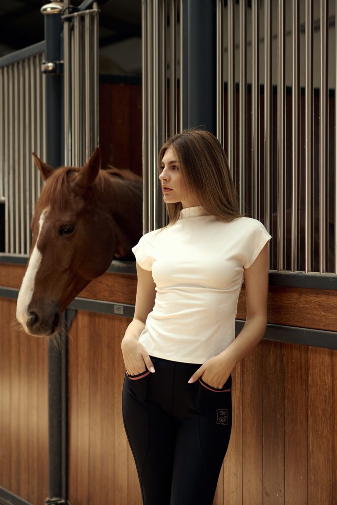 White Turtleneck T-Shirt — dettaglio